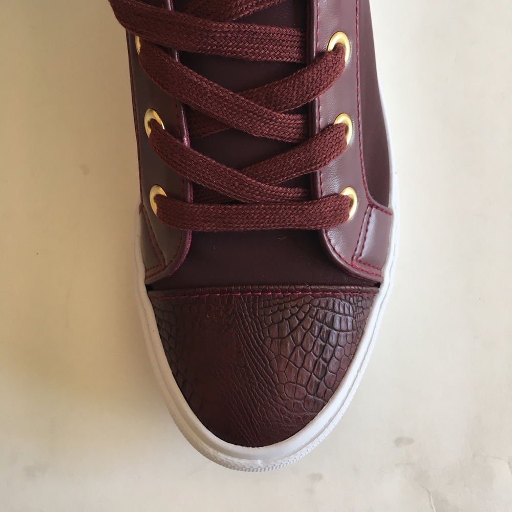🆕 Burgundy Lace Up Tennis Shoes